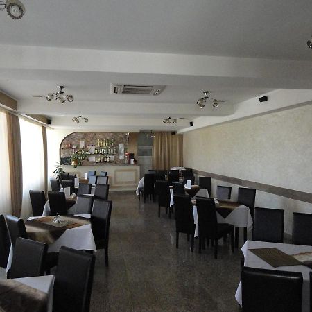 Pensiune Restaurant Avangarde Piteşti Kültér fotó